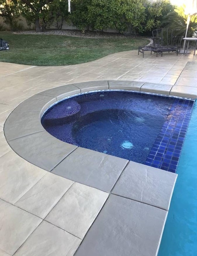 This image is a concrete pool deck. This concrete pool deck was constructed by our concrete contractors. This concrete pool deck was constructed in 2020.